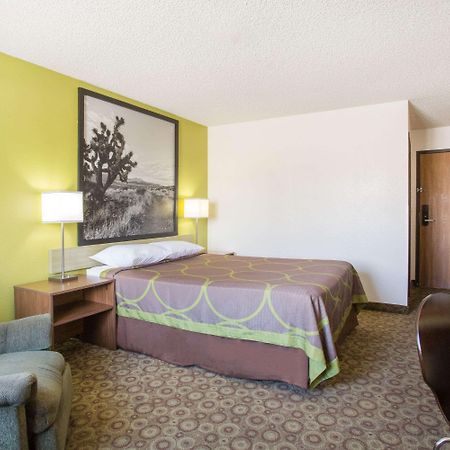 Super 8 By Wyndham Kingman Otel Dış mekan fotoğraf