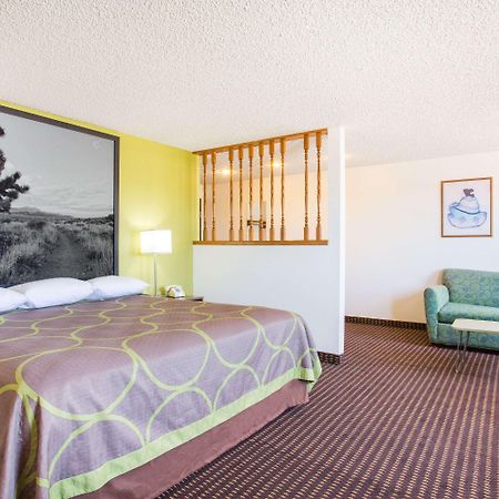 Super 8 By Wyndham Kingman Otel Dış mekan fotoğraf