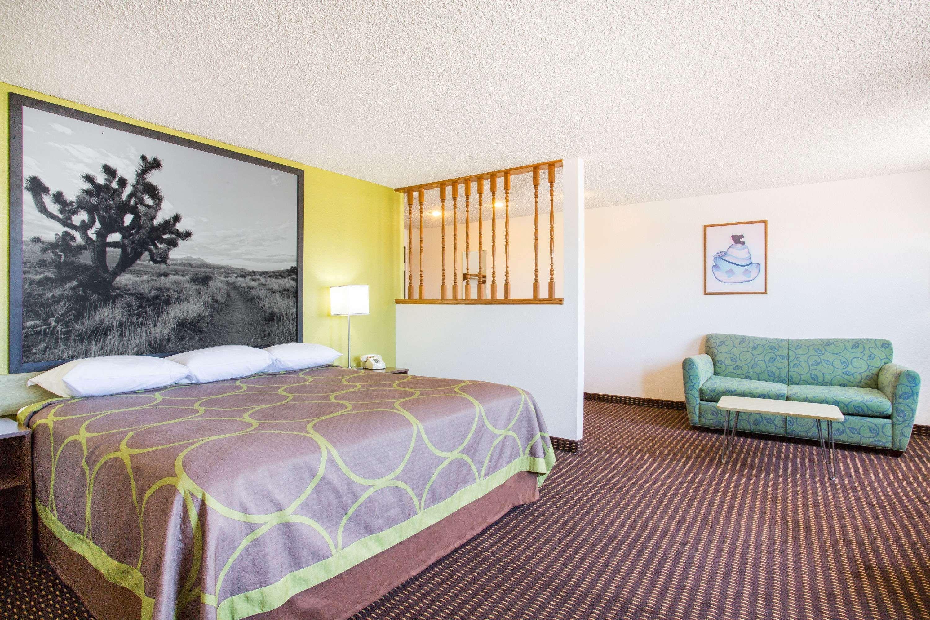 Super 8 By Wyndham Kingman Otel Dış mekan fotoğraf