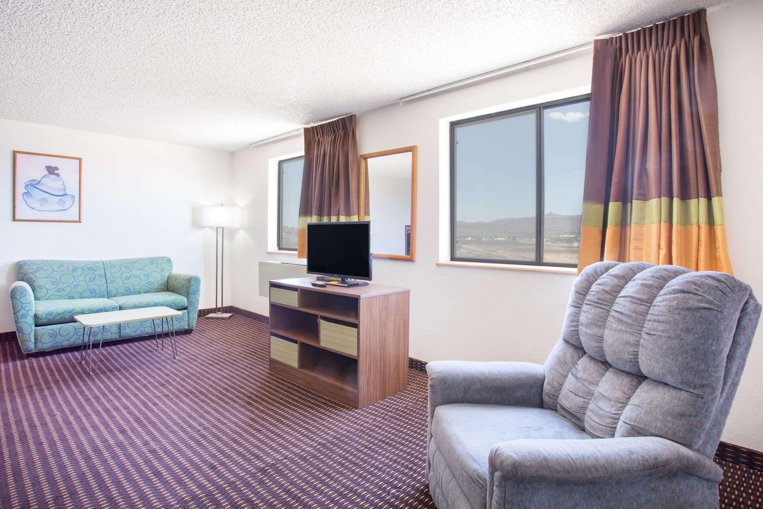 Super 8 By Wyndham Kingman Otel Dış mekan fotoğraf