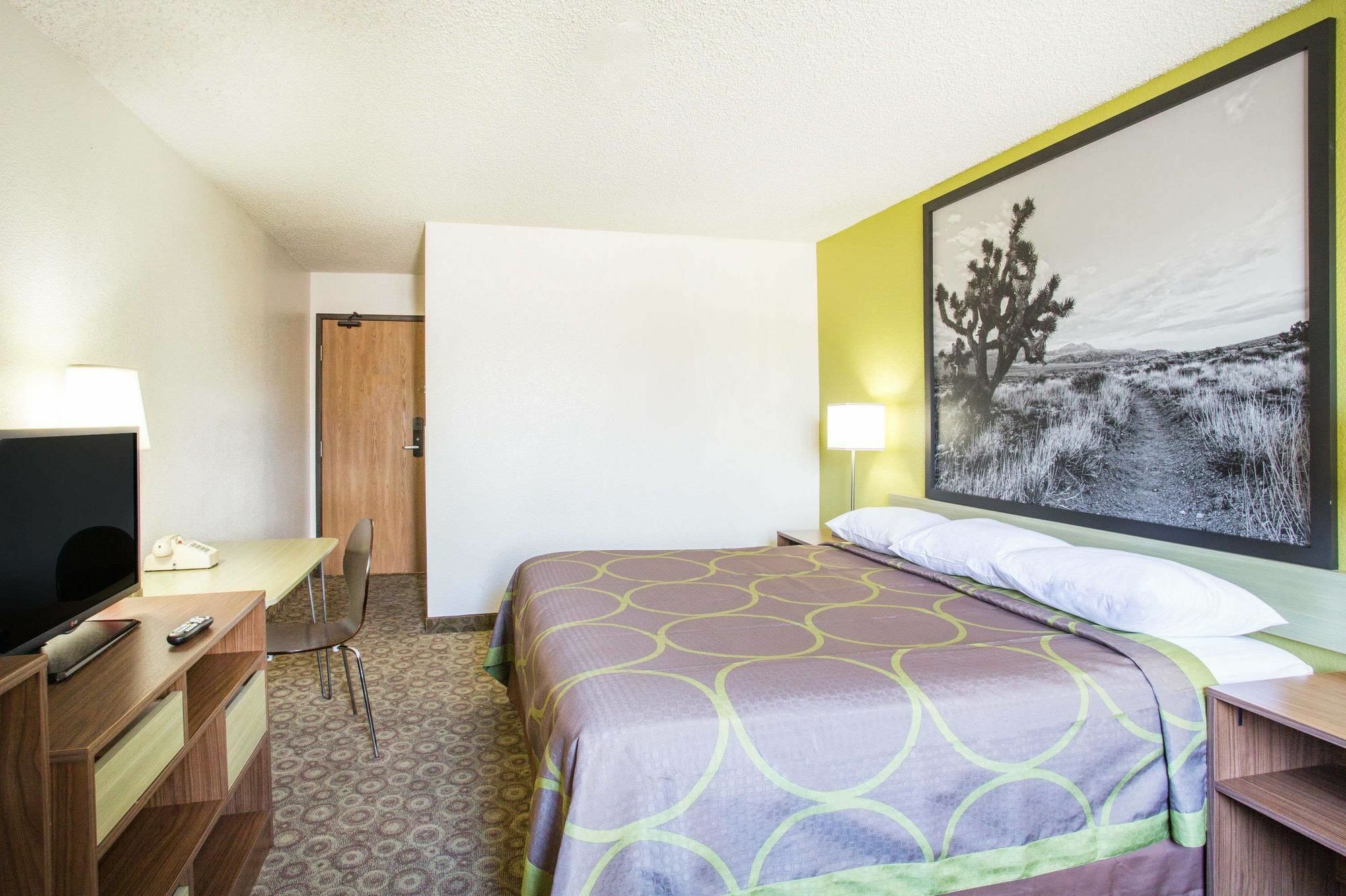 Super 8 By Wyndham Kingman Otel Dış mekan fotoğraf